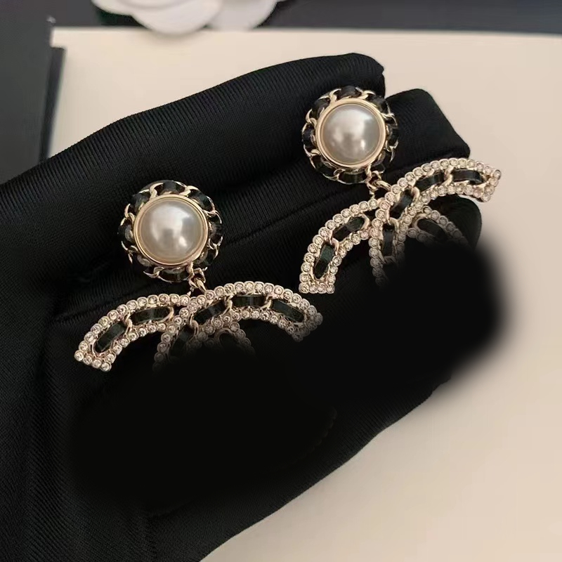 18K Gold Plated Designers Brand Earrings Designer C-Letter Ear Stud Women Crystal Geometric Earring For Wedding Party Jewerlry Accessories A903
18K Gold Plated Designers Brand Earrings Designer C-Letter Ear Stud Women Crystal Geometric Earring For Wedding Party Jewerlry Accessories A903