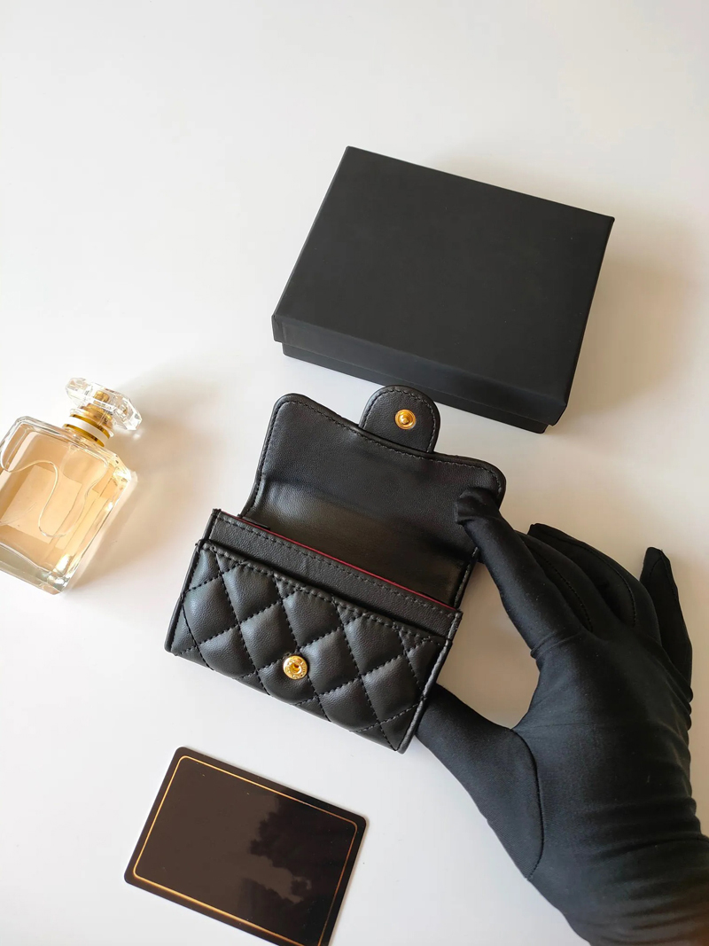 Fashion Lady Card Holders Luxurys Designer Fold Flap Classic Caviar Lambskin Black Small Purse Mini Coin Wallet Genuine Leather Wallets AAAAA High Quality, Caviar red-gold hardware
Fashion Lady Card Holders Luxurys Designer Fold Flap Classic Caviar Lambskin Black Small Purse Mini Coin Wallet Genuine Leather Wallets AAAAA High Quality, Caviar red-gold hardware