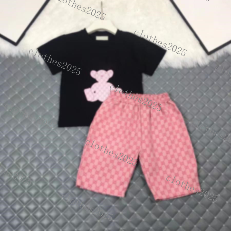 23 Luxury designer Clothing Sets kids T-shirt Pink monogrammed shortst fashion British fashion brand summer childrens treasures and girls cotton two-piece 4 colour, 3#
23 Luxury designer Clothing Sets kids T-shirt Pink monogrammed shortst fashion British fashion brand summer childrens treasures and girls cotton two-piece 4 colour, 3#