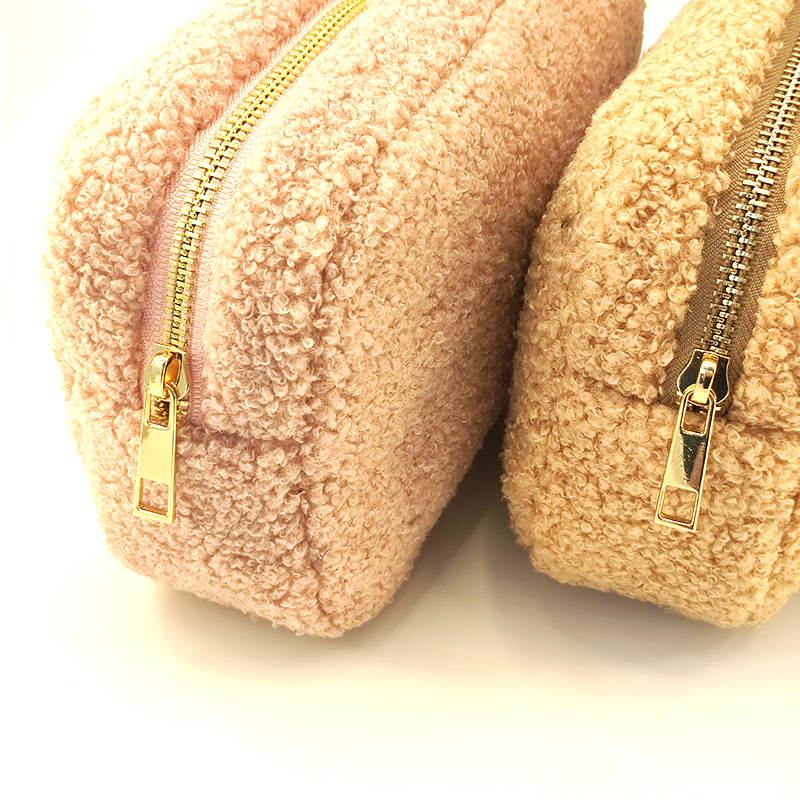 2025 NEW Cases Teddy Plush Zipper Bags Cosmetic Make Up Organizer Pouch Solid Color Lambswool Makeup Bag for Women Soft Wool Travel Storage 230210 zha