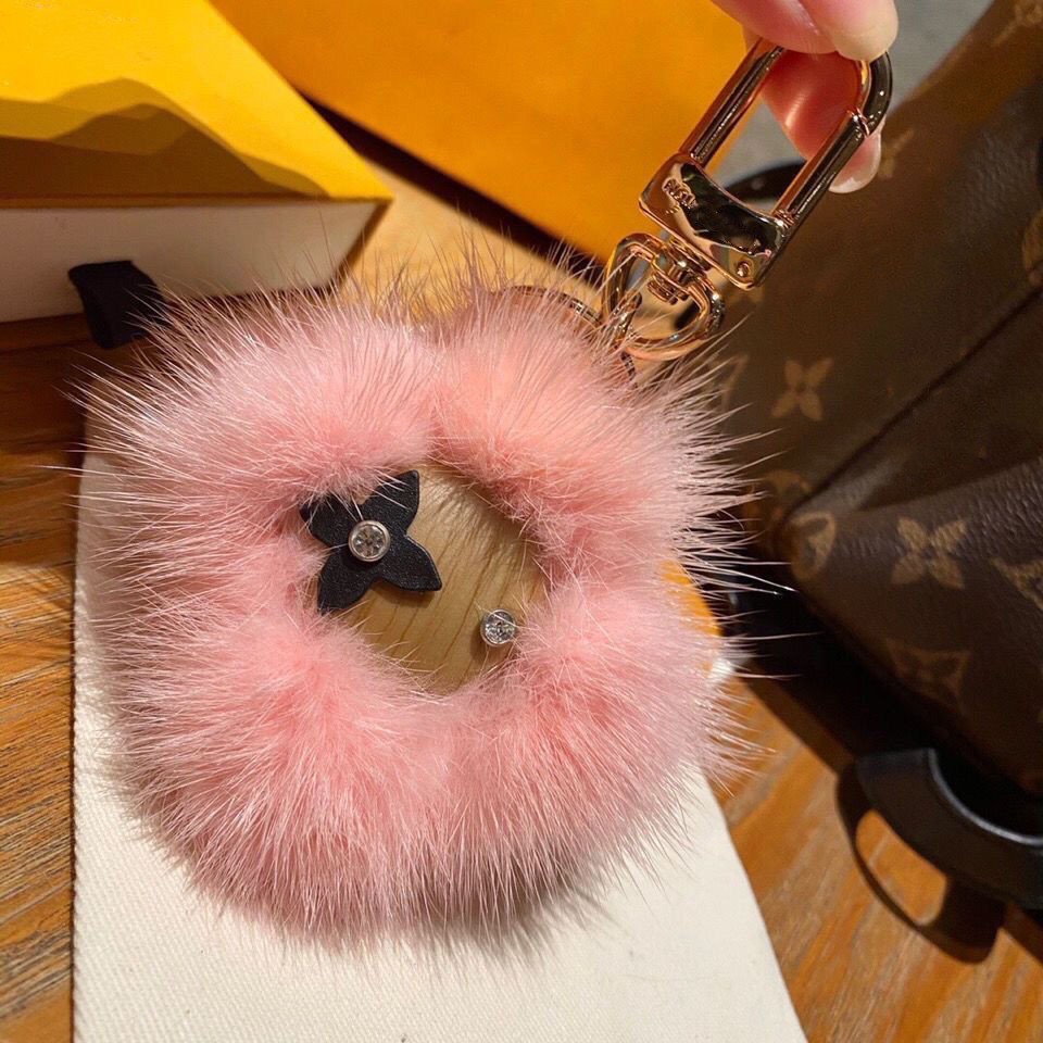 Calf keychain set designer White Sacred Sun Flower Hairball keychain pendant Ski mascot Key pendant
Calf keychain set designer White Sacred Sun Flower Hairball keychain pendant Ski mascot Key pendant