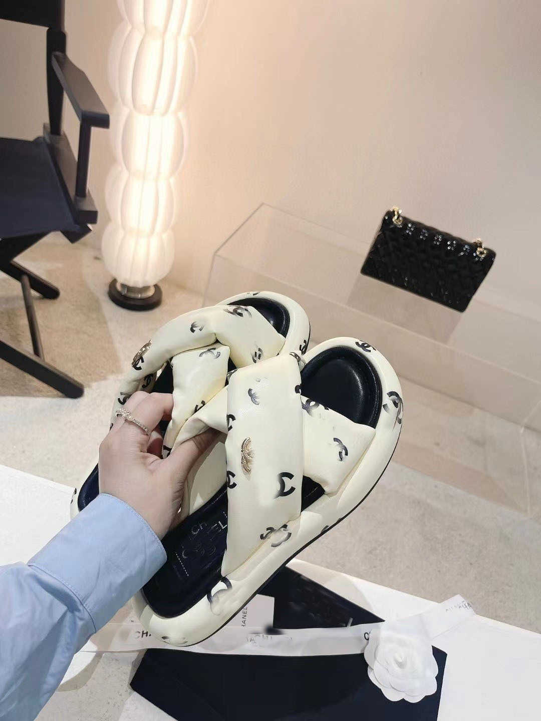 Slippers Small Fragrance High Version New High-end Fashion Comfortable Cross Thick Sole Women Wear Bread Outside T2302115, Black5
Slippers Small Fragrance High Version New High-end Fashion Comfortable Cross Thick Sole Women Wear Bread Outside T2302115, Black5