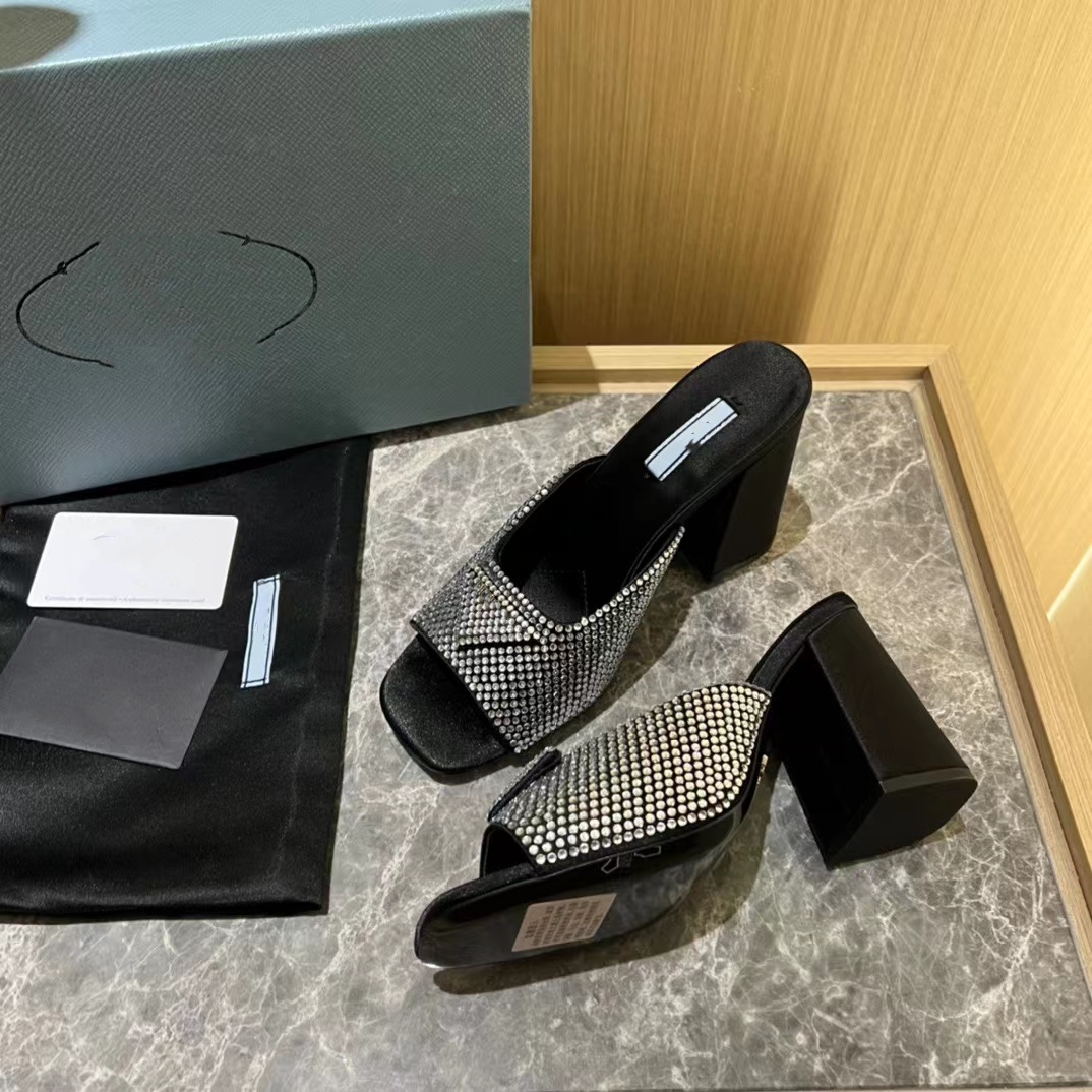 Rhinestone slippers classic womens high heeled dress shoes luxury designer triangle buckle decoration 9CM thick heel beach sandals 35-42 with box, Black
Rhinestone slippers classic womens high heeled dress shoes luxury designer triangle buckle decoration 9CM thick heel beach sandals 35-42 with box, Black