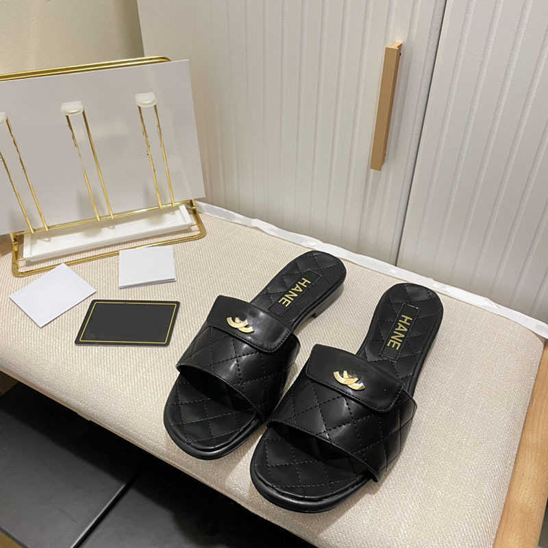 Slippers In the summer of the new style small fragrant flat bottom rhombus fashion hundred towers wear beach metal buckle T2302111, Black
Slippers In the summer of the new style small fragrant flat bottom rhombus fashion hundred towers wear beach metal buckle T2302111, Black