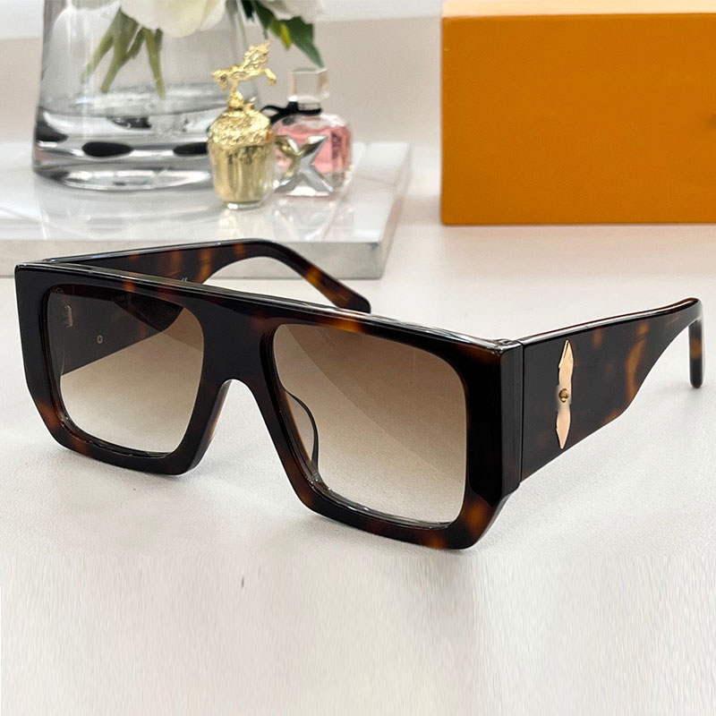 Trendy Brand Womens Designer Sunglasses For Women Men Sun Glasses Mens 2615 Fashion Style Protects Eyes Wide Temple Glasses UV400 Lens Gafas De Sol Z2615
Trendy Brand Womens Designer Sunglasses For Women Men Sun Glasses Mens 2615 Fashion Style Protects Eyes Wide Temple Glasses UV400 Lens Gafas De Sol Z2615