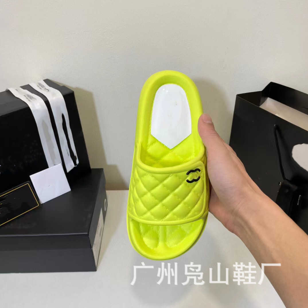 Slippers checkered sandals new thick bottomed open-toe women's casual flat beach shoes T230211, Black
Slippers checkered sandals new thick bottomed open-toe women's casual flat beach shoes T230211, Black