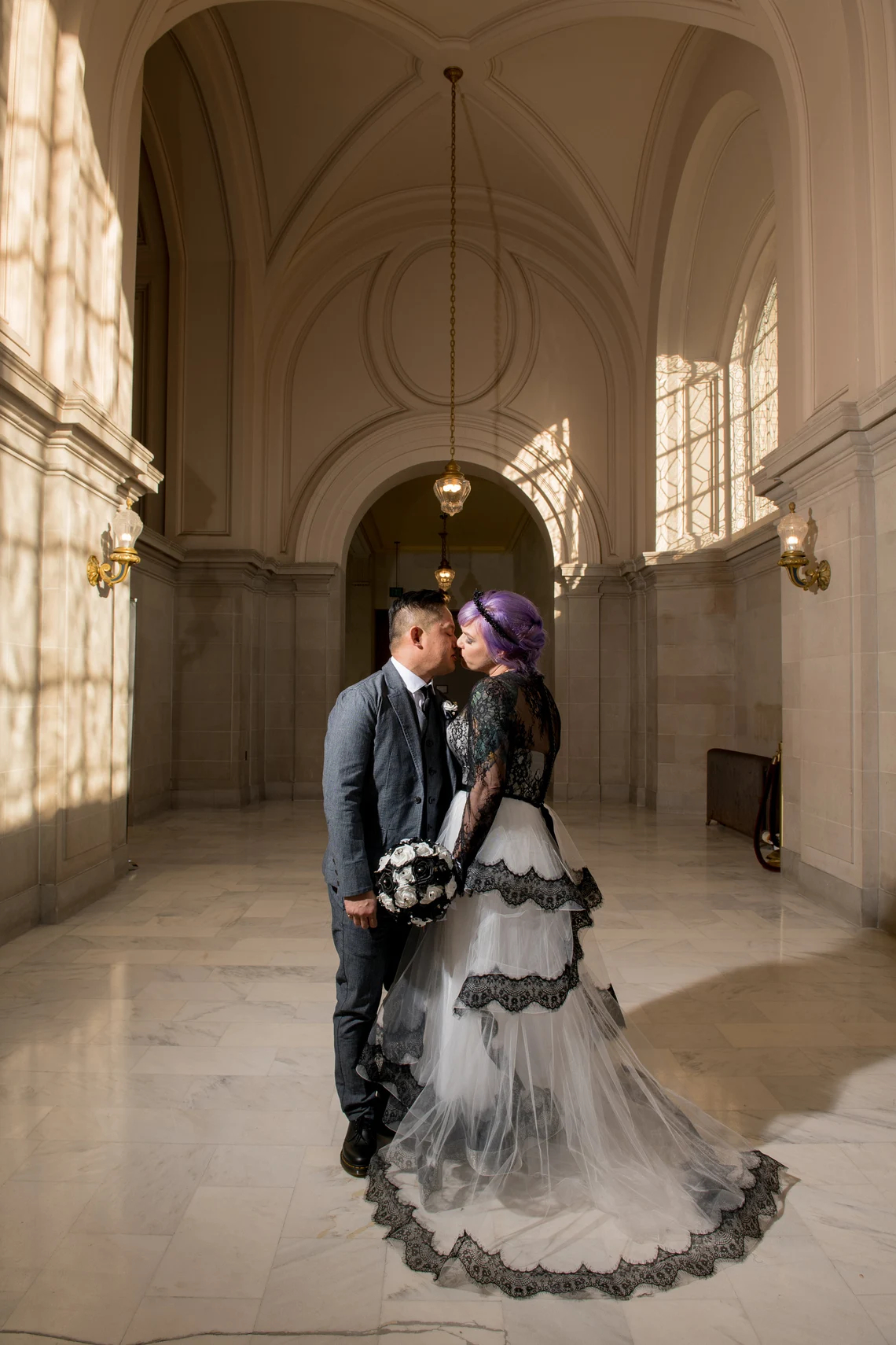Gothic Black And Ivory Wedding Dress Lace Long Sleeves Vintage Bridal Gowns Piping Ruffle A-Line Bride Dress Custom Made 2023