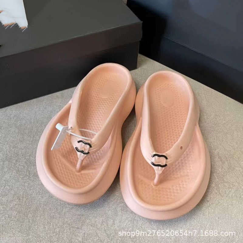 Slippers Small fragrant thick bottom herringbone new type of muffin raised beach T2302112, Black
Slippers Small fragrant thick bottom herringbone new type of muffin raised beach T2302112, Black