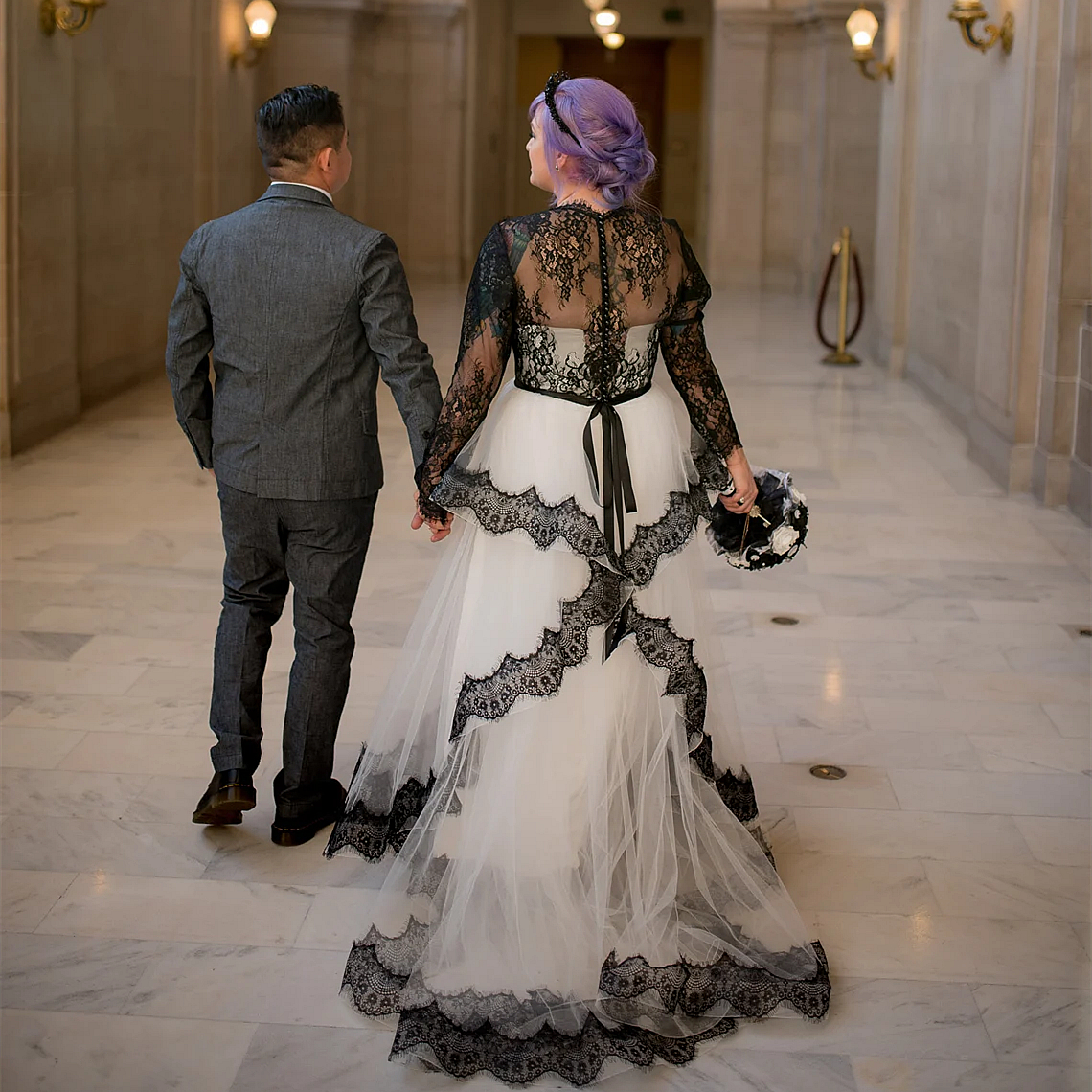 Gothic Black And Ivory Wedding Dress Lace Long Sleeves Vintage Bridal Gowns Piping Ruffle A-Line Bride Dress Custom Made 2023