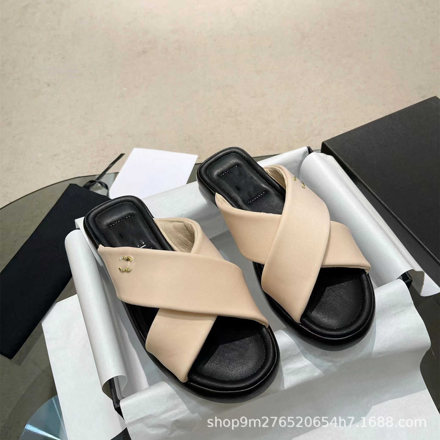 Slippers Small Fragrance Cross Bread New Thick Sole High Soft Sweet Series Printed Casual Fashion Women's Shoes T2302115, Red printing
Slippers Small Fragrance Cross Bread New Thick Sole High Soft Sweet Series Printed Casual Fashion Women's Shoes T2302115, Red printing