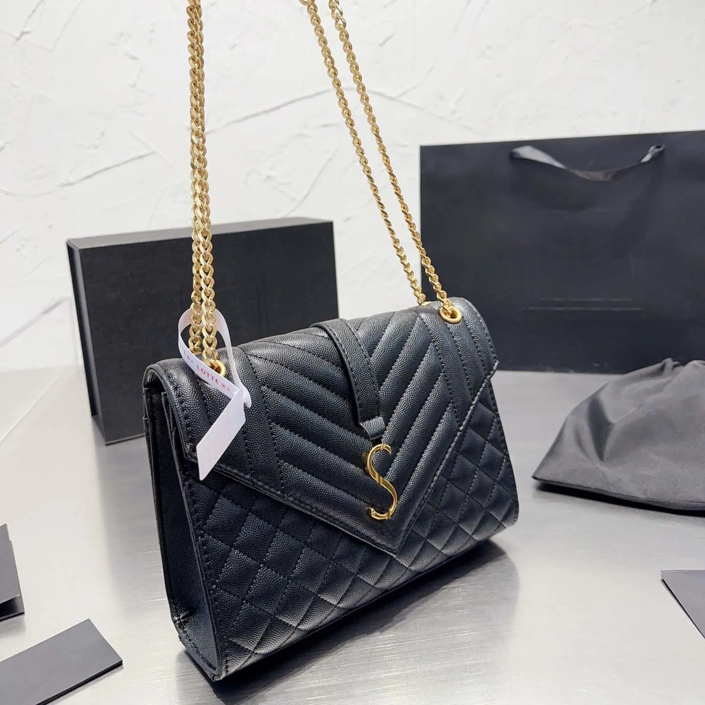 Bags Totes monogram Handbag Designer Bag Women Classic Imitation Brand Simple Stripe Letter Leather Shoulder Bag Multi-function Chain Commuter Party Walle, 3#
Bags Totes monogram Handbag Designer Bag Women Classic Imitation Brand Simple Stripe Letter Leather Shoulder Bag Multi-function Chain Commuter Party Walle, 3#