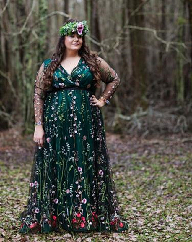 Plus Size Bohemian Wedding Dress Green And Black V-Neck A Line Empire Waist Bridal Dresses Floor Length Long Sleeves Floral Lace Bride Gowns Custom Ma