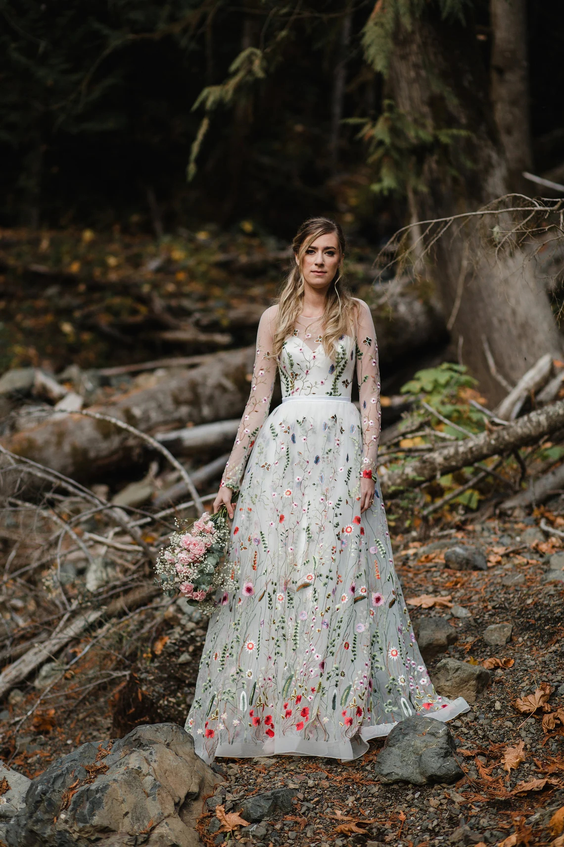 Spring Floral Lace A-Line Wedding Dresses Colorful Embroidery Long Sleeves Country Bridal Gowns Jewel Neck Sweep Train Lace-Up Back Garden Vestido De 