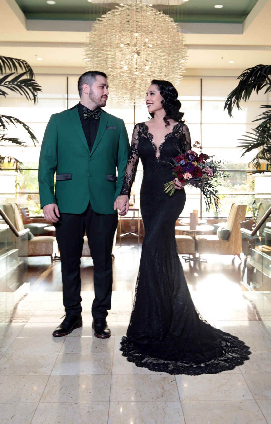 Gothic Style Black Lace Mermaid Wedding Dresses Long Sleeve Backless Country Bridal Gowns V-Neck Vintage Bride Dress Custom Made 2023