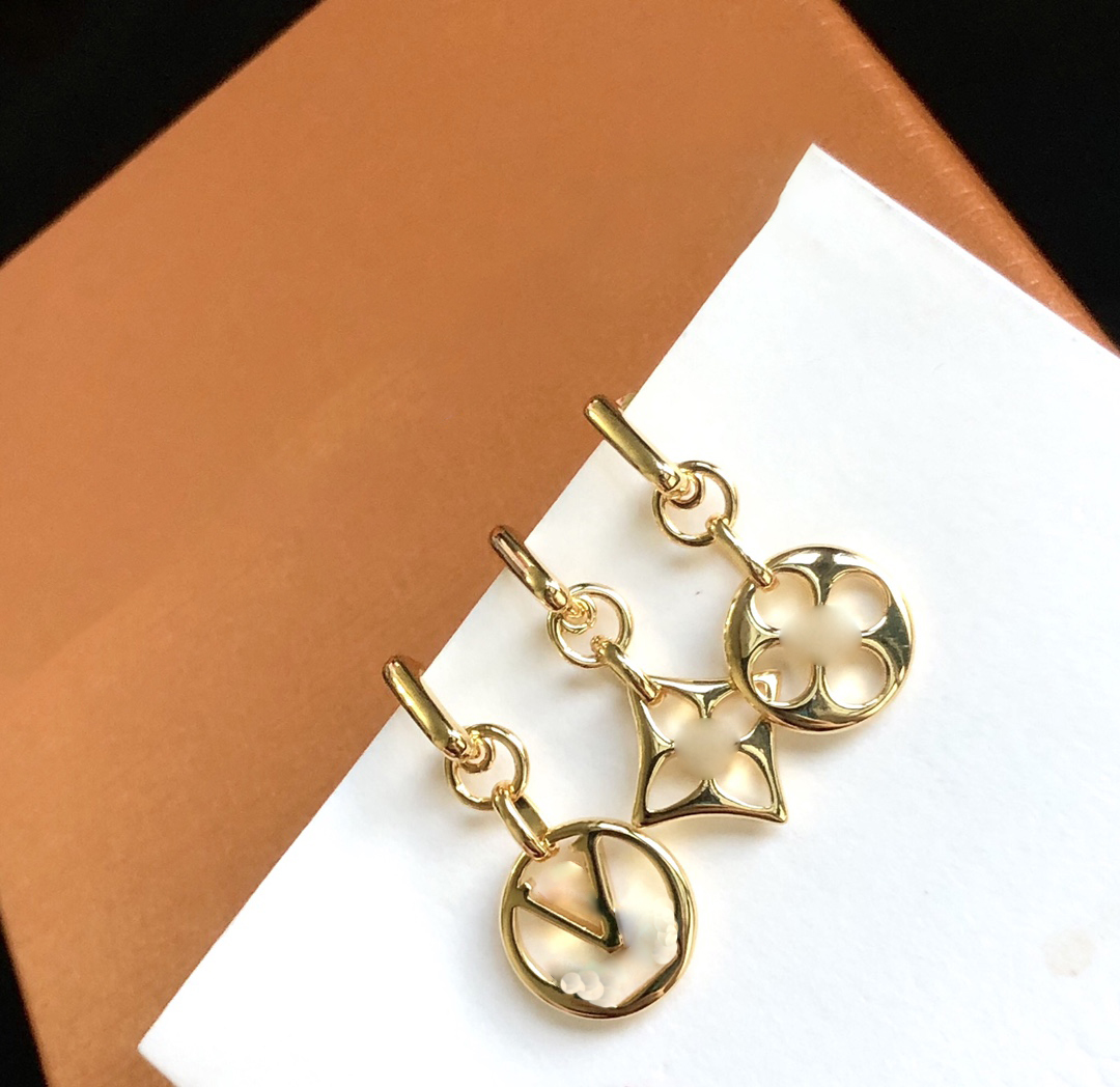 2023 Designer Earrings 3 earrings together delicate S925 sterling silver Needle 14K Mandarin duck match fashion matching gift with box
2023 Designer Earrings 3 earrings together delicate S925 sterling silver Needle 14K Mandarin duck match fashion matching gift with box