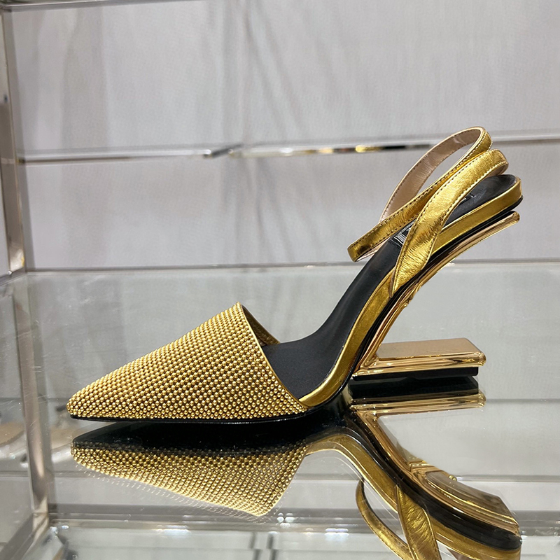 Luxury Designer high-heeled shoes female sexy Baotou thread buckle hollow heels high-end formal sandals gold 8cm dress lace box
Luxury Designer high-heeled shoes female sexy Baotou thread buckle hollow heels high-end formal sandals gold 8cm dress lace box