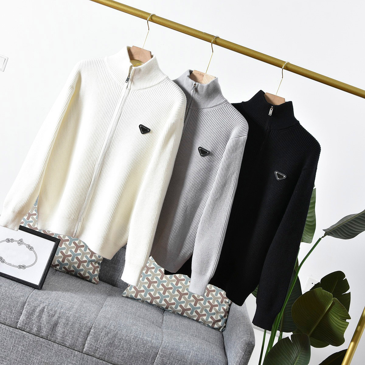 designer 2023 men s sweater brand hip hop street jacket shirt cotton Thin Classic Stand Collar Inverted triangle embroidery spring Woolen, White
designer 2023 men s sweater brand hip hop street jacket shirt cotton Thin Classic Stand Collar Inverted triangle embroidery spring Woolen, White