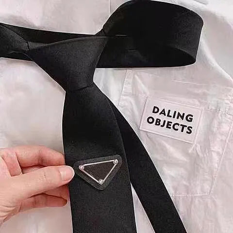 Classic fashion tie designer ties men and women triangle geometric P letters suit ties luxury business silk necktie party wedding scarf
Classic fashion tie designer ties men and women triangle geometric P letters suit ties luxury business silk necktie party wedding scarf