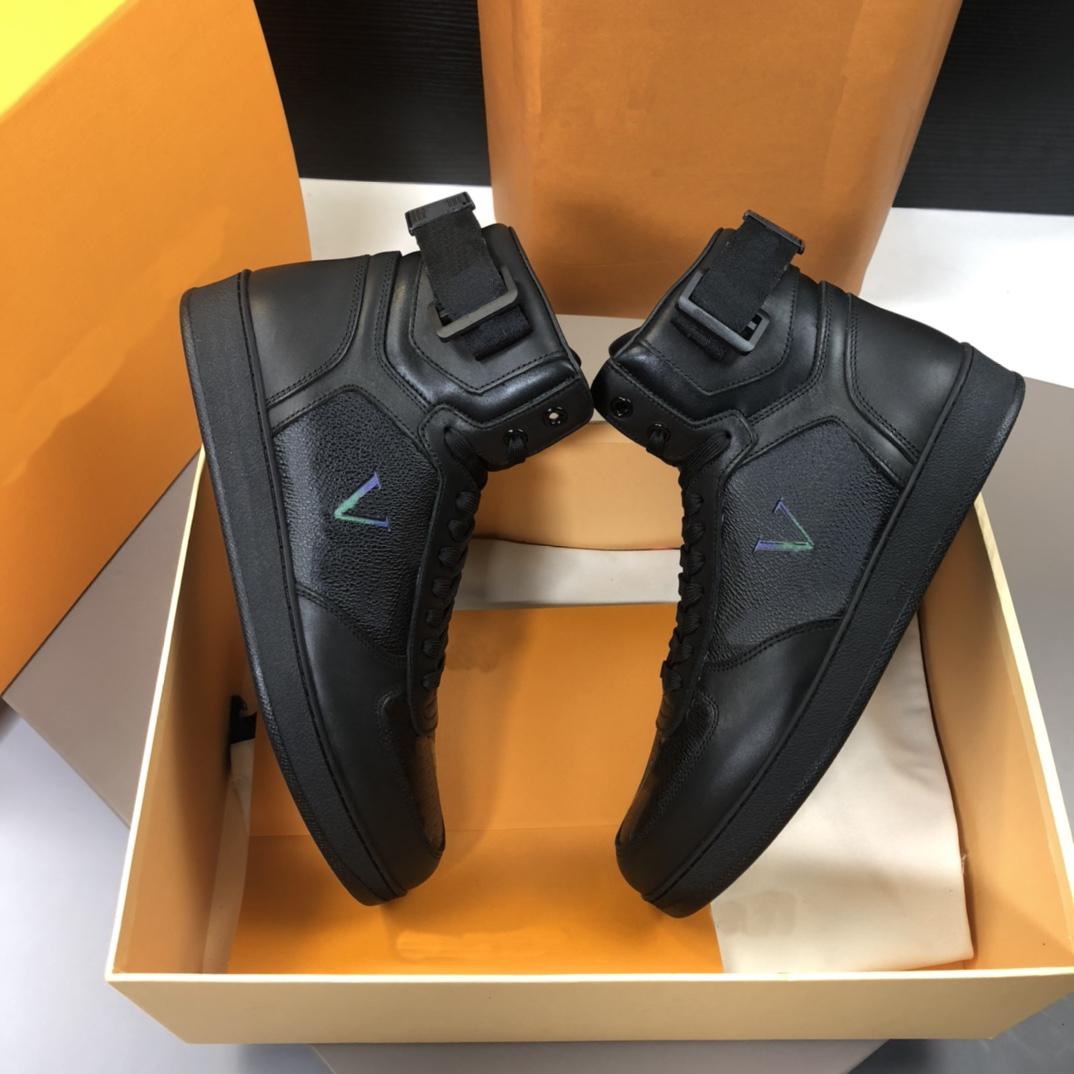 RIVOLI Lvity SNEAKER RUN AWAY Shoes suede calf leather Rubber outsole Luxurys Designers men women sneakers TDua, Color 4
RIVOLI Lvity SNEAKER RUN AWAY Shoes suede calf leather Rubber outsole Luxurys Designers men women sneakers TDua, Color 4