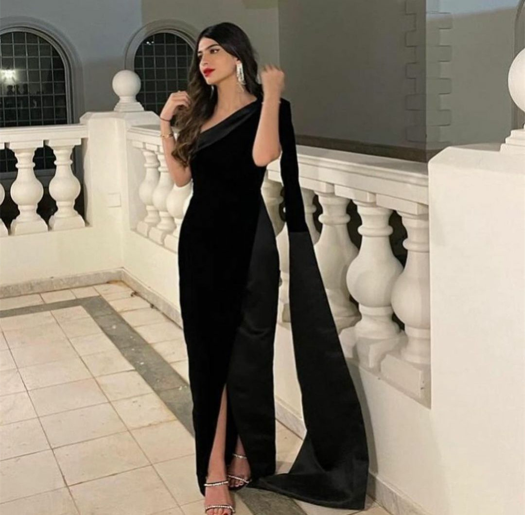Elegant Long Stretchy Satin Evening Dresses Mermaid One Shoulder Side Slit Black Formal Prom Gowns Abendkleider Robes de Soiree for Women