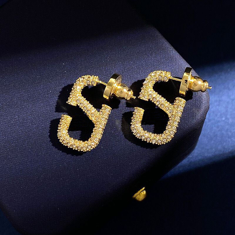 Brief Gold Ear Stud Earrings Twistedhape Designer Diomand Fashion Women Orecchini Letters Earring Wedding Party Gift 23021301CZ
Brief Gold Ear Stud Earrings Twistedhape Designer Diomand Fashion Women Orecchini Letters Earring Wedding Party Gift 23021301CZ
