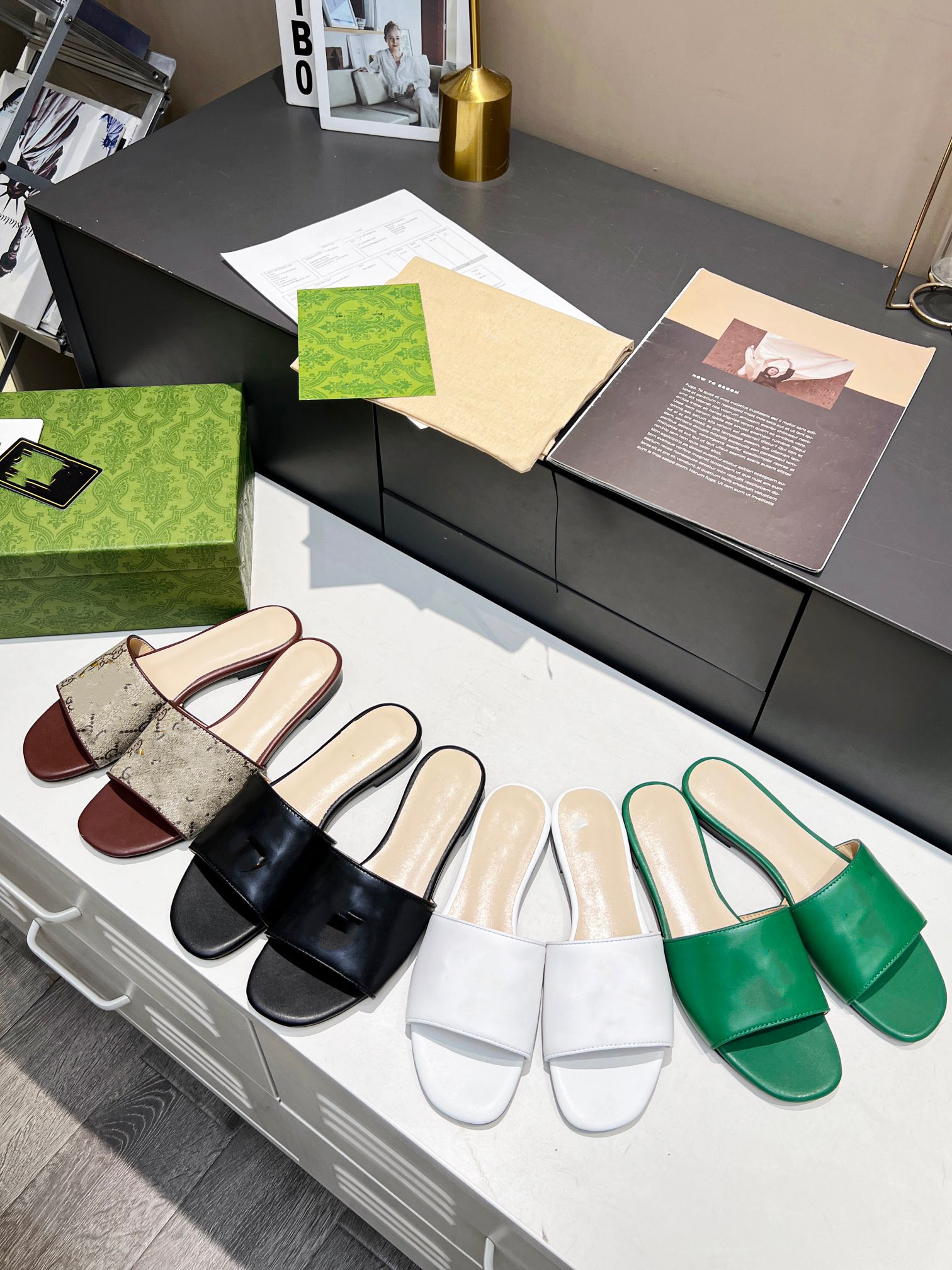 Luxury Women Slides Shoes Slippers Summer Sandals Beach Slide Flat Designer Classic Checkered pattern Print Avatar Flip Flops, Green 
Luxury Women Slides Shoes Slippers Summer Sandals Beach Slide Flat Designer Classic Checkered pattern Print Avatar Flip Flops, Green