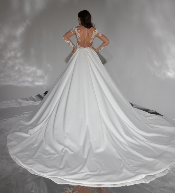 Elegant A-line Wedding Dresses Deep V-neck Satin Applicants Transparent Long Sleeves Backless Court Gown Custom Made Plus Size Soft Bridal Dress Vesti