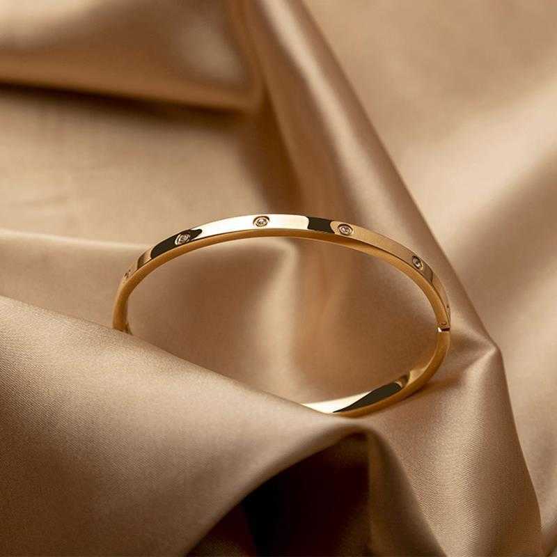 Designer Carti Bracelets Diamond Charm Love bracelet women juste Luxury Bangles Bracelet female 18K rose gold color tita
Designer Carti Bracelets Diamond Charm Love bracelet women juste Luxury Bangles Bracelet female 18K rose gold color tita