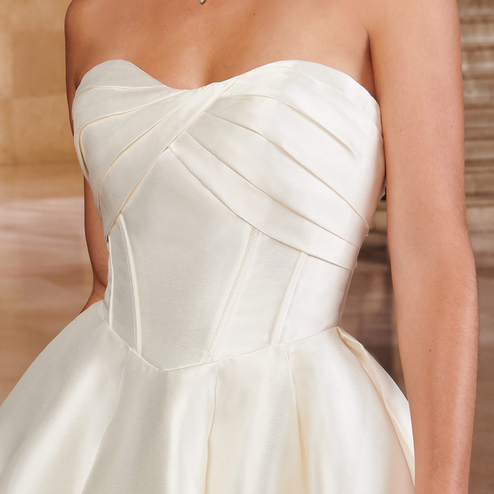 Empire Wedding Dress Satin Cout Train Bridal Gowns Sweetheart Illusion Covered Buttons Back Lace with Applique