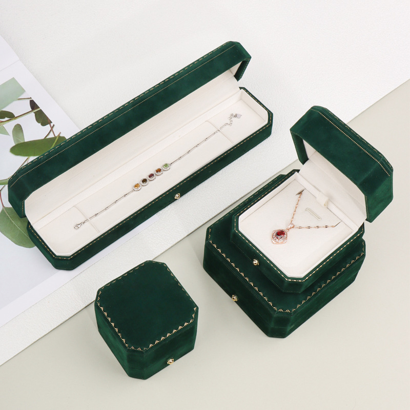 Jewelry Boxes European Style Jewelry Gift Box High End Green Flannel Ring Pendant Necklace Bangle Bracelet Jewellery Packaging Bulk Case 230211