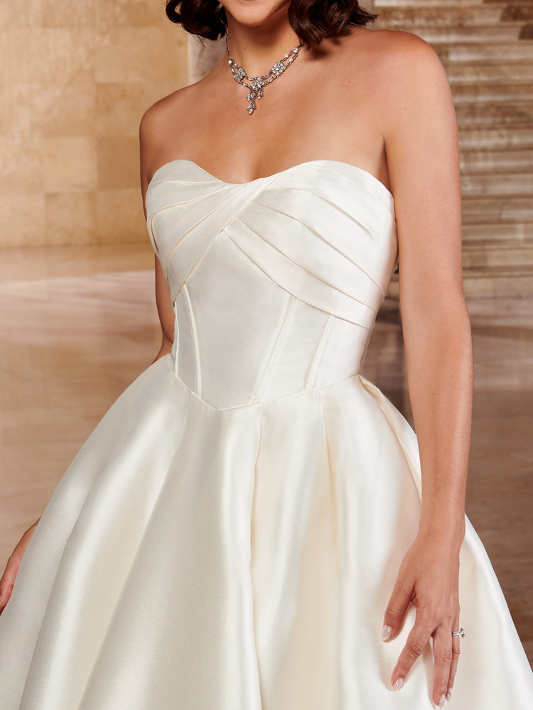 Empire Wedding Dress Satin Cout Train Bridal Gowns Sweetheart Illusion Covered Buttons Back Lace with Applique