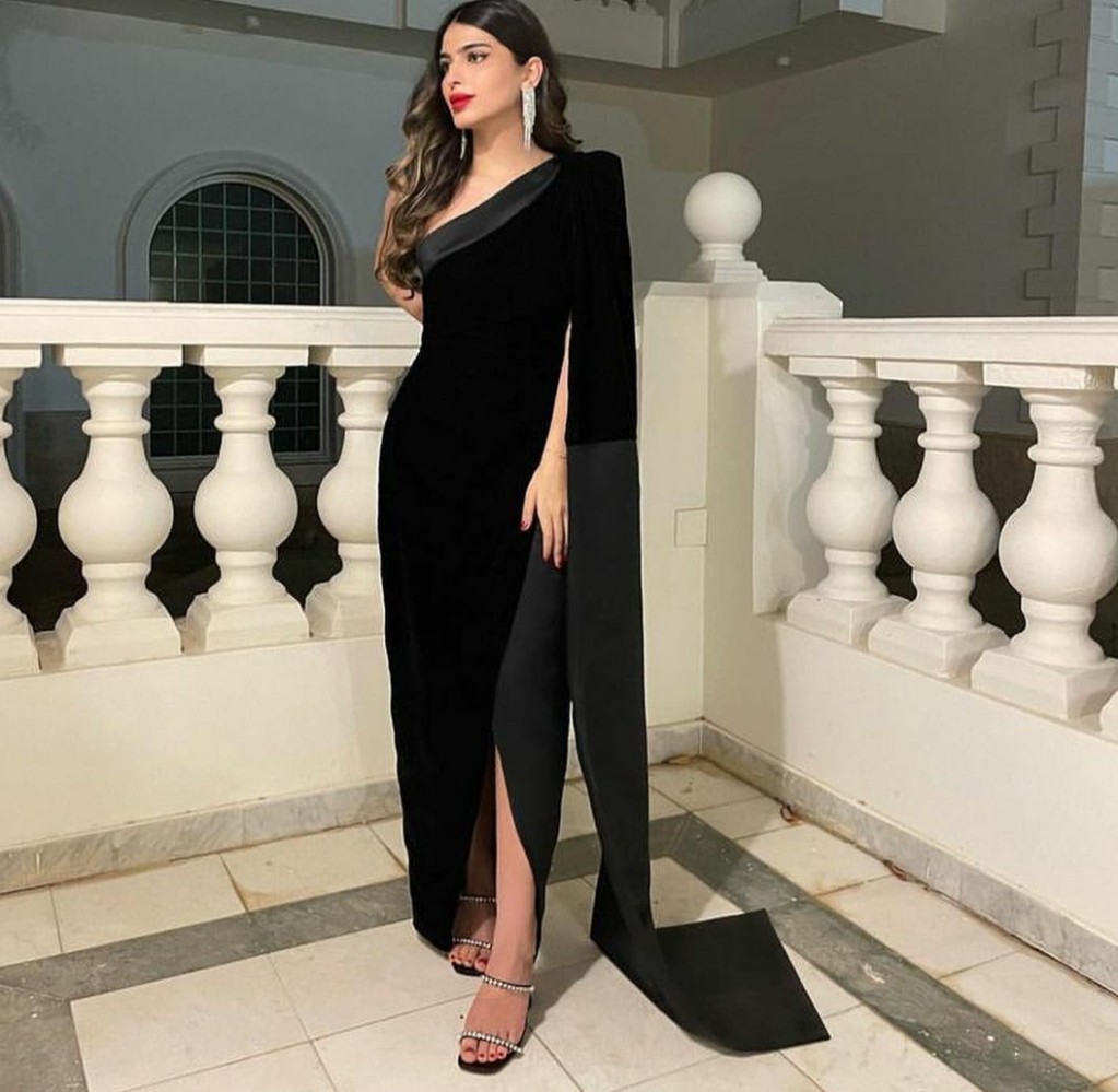 Elegant Long Stretchy Satin Evening Dresses Mermaid One Shoulder Side Slit Black Formal Prom Gowns Abendkleider Robes de Soiree for Women