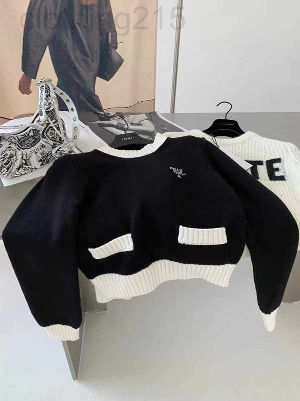 Women' Sweaters Designer Matching autumn and winter new black white contrast round neck short cut sweater QIX4, Black2
Women' Sweaters Designer Matching autumn and winter new black white contrast round neck short cut sweater QIX4, Black2