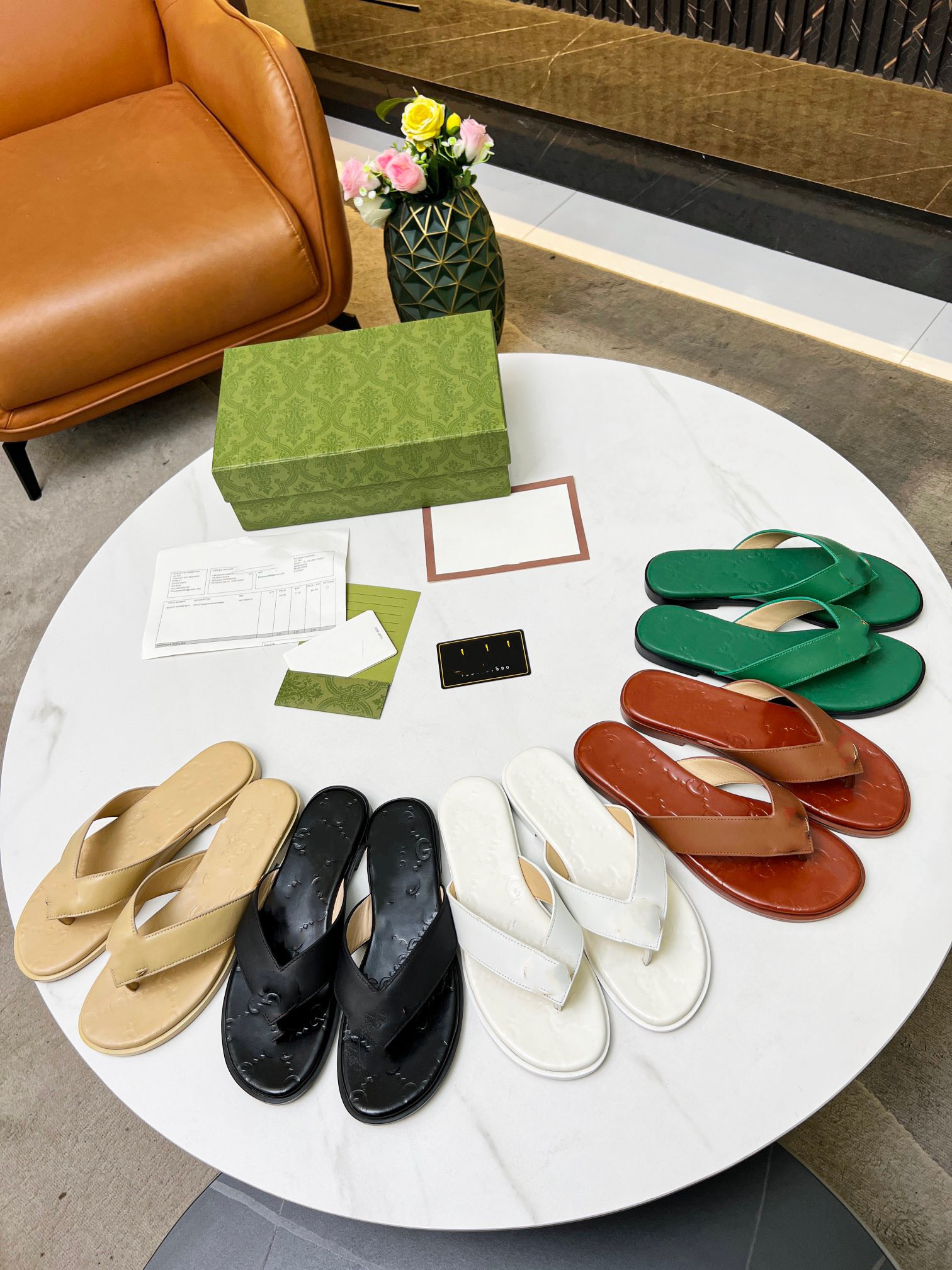 Women Slide Cork slippers Designer Shoes Luxury Slide Summer Fashion Wide Flat Slippery With Thick Beach Sandals Slipper Flip Flops Real leather size 35-43, Red
Women Slide Cork slippers Designer Shoes Luxury Slide Summer Fashion Wide Flat Slippery With Thick Beach Sandals Slipper Flip Flops Real leather size 35-43, Red