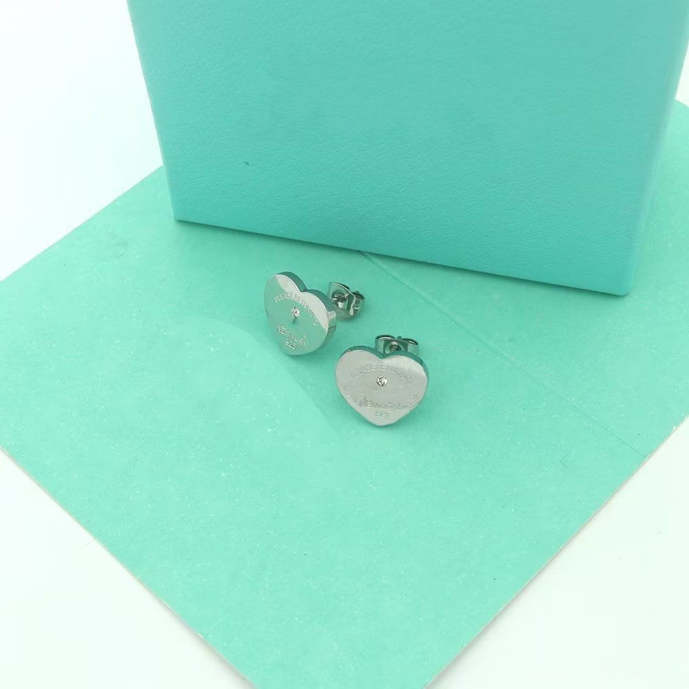 2023 branded T S925 silver heart stud 316L Stainless Steel 18k Gold women letter logo engrave love diamond earrings girls wedding lastest designer jewelry
2023 branded T S925 silver heart stud 316L Stainless Steel 18k Gold women letter logo engrave love diamond earrings girls wedding lastest designer jewelry