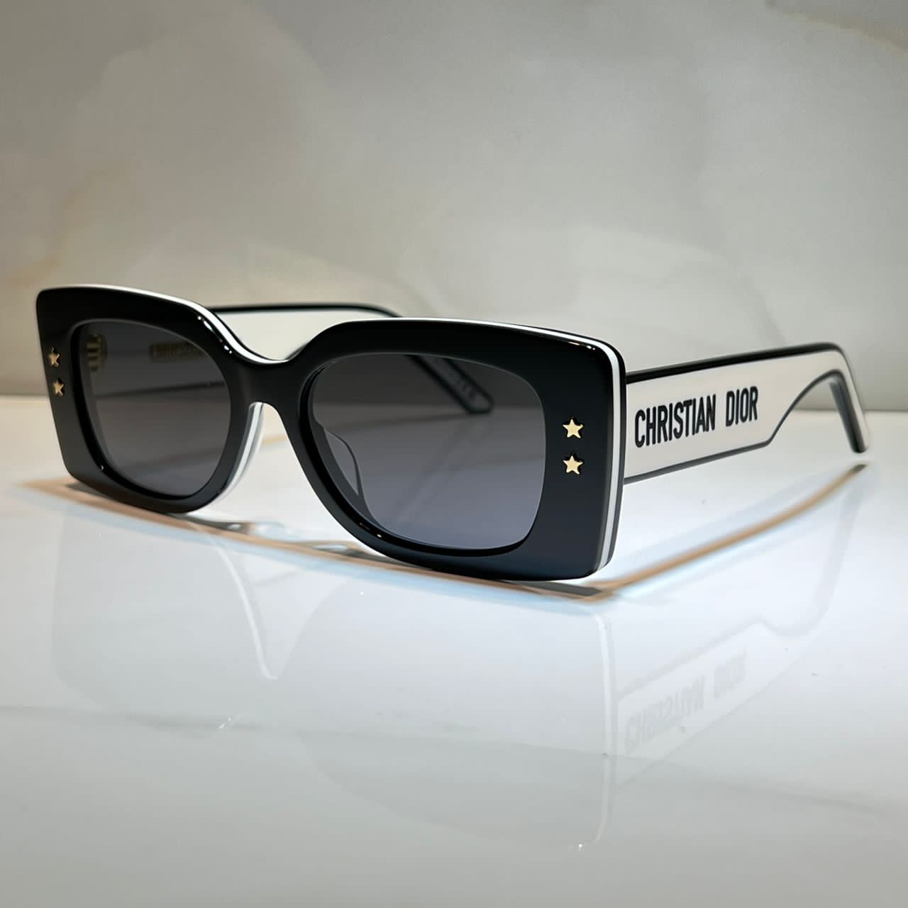 Funky Sunglasses For Women And Men Summer PACIFIC S1U Style Anti-Ultraviolet Retro Plate Square Full Frame Glasses Random Box
Funky Sunglasses For Women And Men Summer PACIFIC S1U Style Anti-Ultraviolet Retro Plate Square Full Frame Glasses Random Box