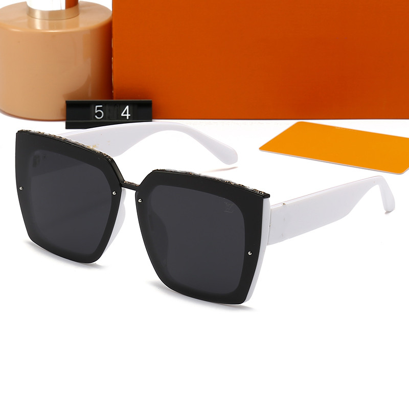 New Fashion Sunglass Luxury PC Frame Designer Men Women Classic Popular UV Protection Shading Pattern Lens Sunglasses With Box
New Fashion Sunglass Luxury PC Frame Designer Men Women Classic Popular UV Protection Shading Pattern Lens Sunglasses With Box