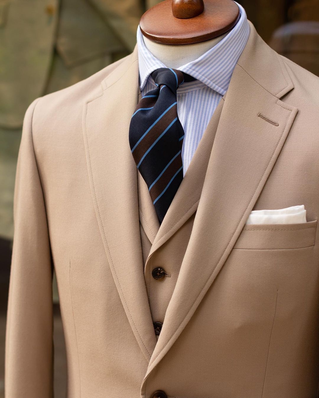 Three Pieces Wedding Tuxedos Men Suits Elegant Velvet Stripe Formal Suit Jacket Two-Button Handsome Customized Pockets Work Multi-scenario Coat Pants 