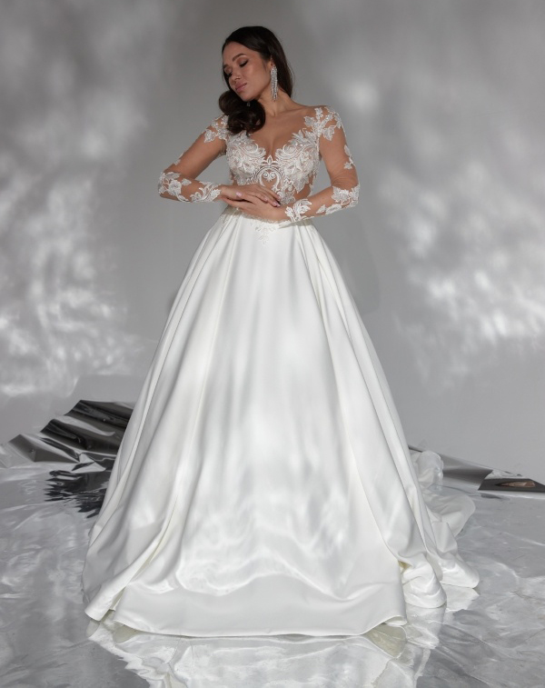 Elegant A-line Wedding Dresses Deep V-neck Satin Applicants Transparent Long Sleeves Backless Court Gown Custom Made Plus Size Soft Bridal Dress Vesti