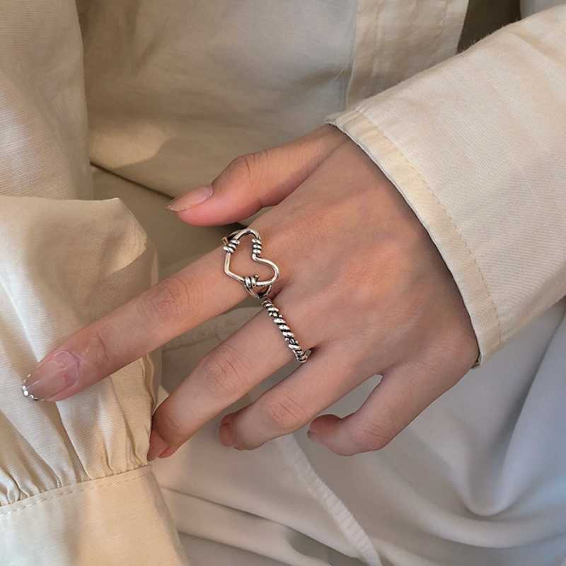 Band Rings 2021 Punk Ancient Hollow Heart Ring Chain Thorns Entanglement Rings Love Women Girls Wedding Hip-hop Jewelry Party Gift G230213