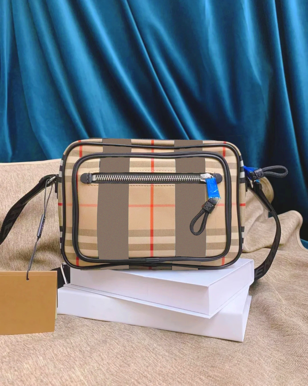 Vintage nylon stripe Bag clutch Bags handbags 7A quality Luxurys Designer Check and Leather crossbody men Women's fashion TB camera totes Shoulder travel wallets
Vintage nylon stripe Bag clutch Bags handbags 7A quality Luxurys Designer Check and Leather crossbody men Women's fashion TB camera totes Shoulder travel wallets