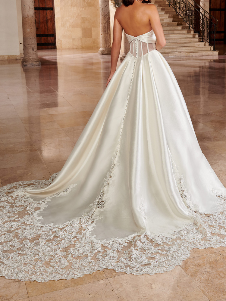 Empire Wedding Dress Satin Cout Train Bridal Gowns Sweetheart Illusion Covered Buttons Back Lace with Applique