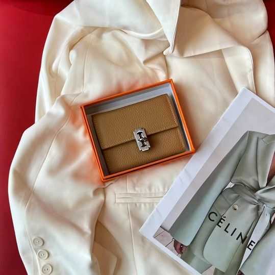 Luxury Designer Bags Change Purse Card pack Handbag Wallet Women's Short 2023 New Leather Original Lock Thin Simple Popular Light Factory Direct Sale, Royal blue
Luxury Designer Bags Change Purse Card pack Handbag Wallet Women's Short 2023 New Leather Original Lock Thin Simple Popular Light Factory Direct Sale, Royal blue