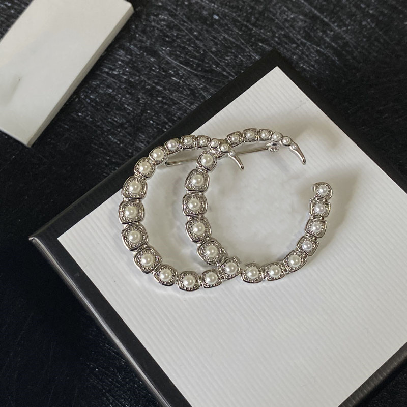 With BOX Luxury G Letters Designers Pins Brooches for Women Men Alloy Fashion Crystal Pearl Brooch Pin Jewelry for Party
With BOX Luxury G Letters Designers Pins Brooches for Women Men Alloy Fashion Crystal Pearl Brooch Pin Jewelry for Party