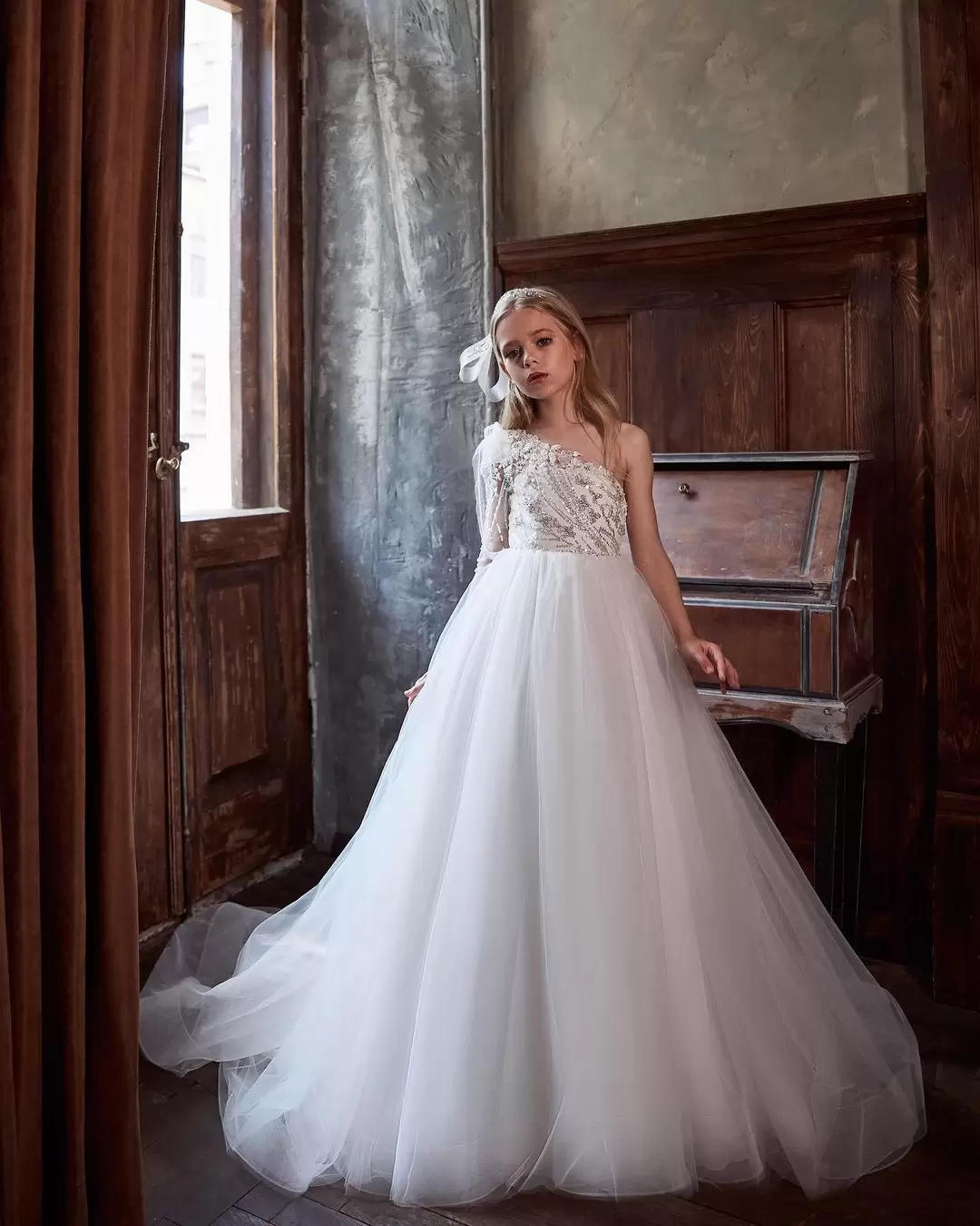 Pretty One Shoulder Flower Girls Dresses A Line White Long Toddler First Communion Gowns Beading Bling Tulle Wedding Party Dress