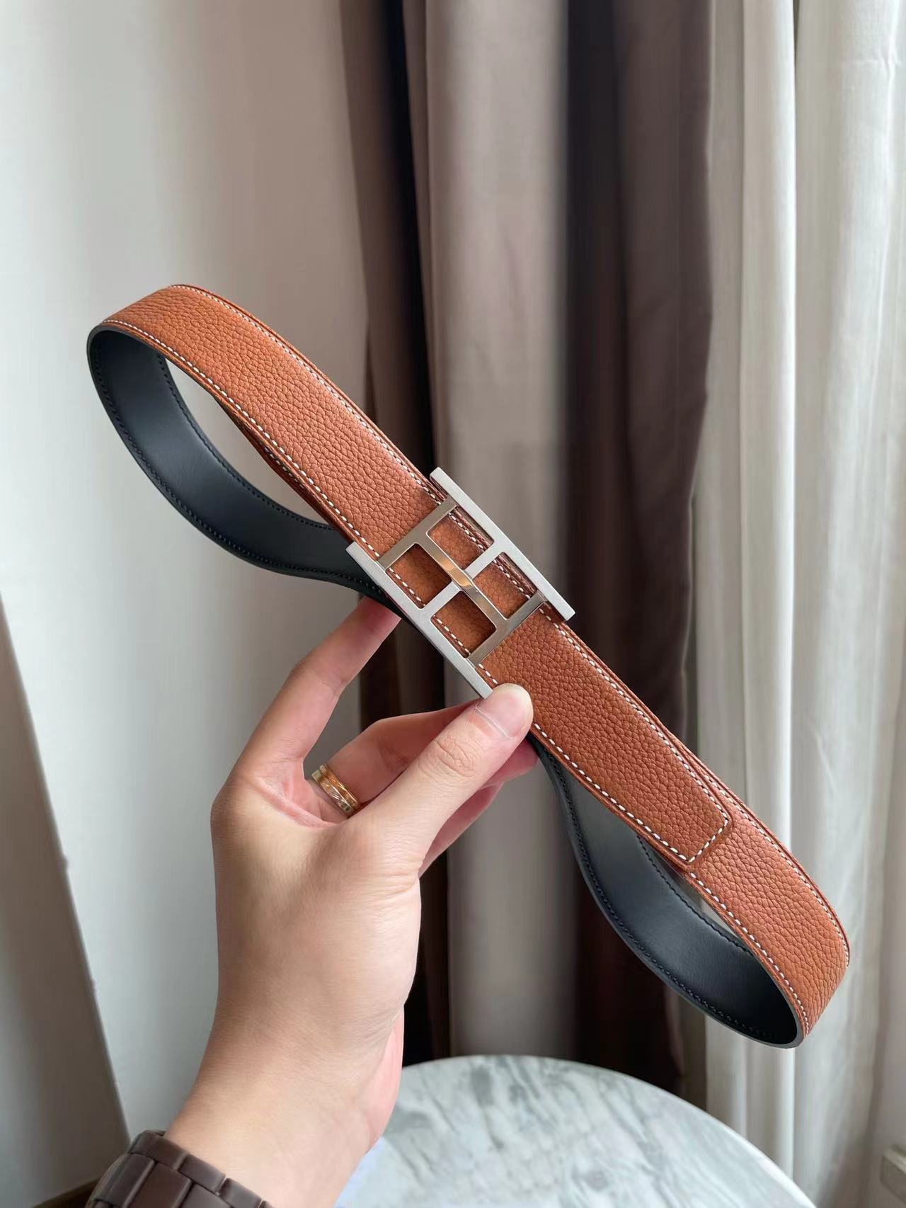 Classics Men Belts Designer Mens and woman fashion Togo leather classic reversible belt black brown H gold silver buckles 32-38cm HT0339, Customize
Classics Men Belts Designer Mens and woman fashion Togo leather classic reversible belt black brown H gold silver buckles 32-38cm HT0339, Customize