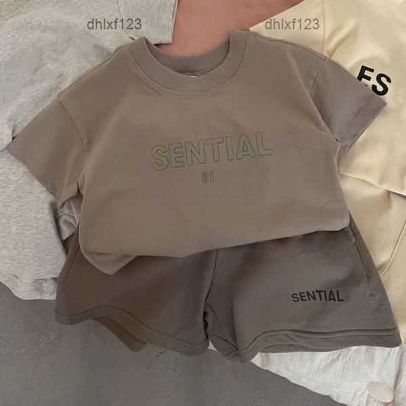 Designer Kids Clothes Essential Sets Boys Ess Tracksuits Casual Letter Baby Girls Kid t Shirts Pants Infants Children Short Sleeve Toptw0f
Designer Kids Clothes Essential Sets Boys Ess Tracksuits Casual Letter Baby Girls Kid t Shirts Pants Infants Children Short Sleeve Toptw0f
