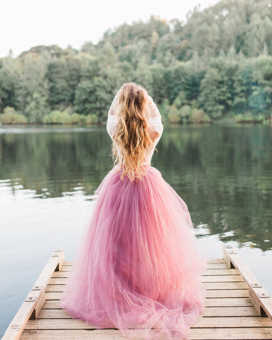 2023 Blush Pink Country Bohemain Wedding Dresses Sheer Lace Long Sleeve Backless Layers Tulle Skirt Summer Garden Beach Bridal Gowns Boho Robes BC1515
