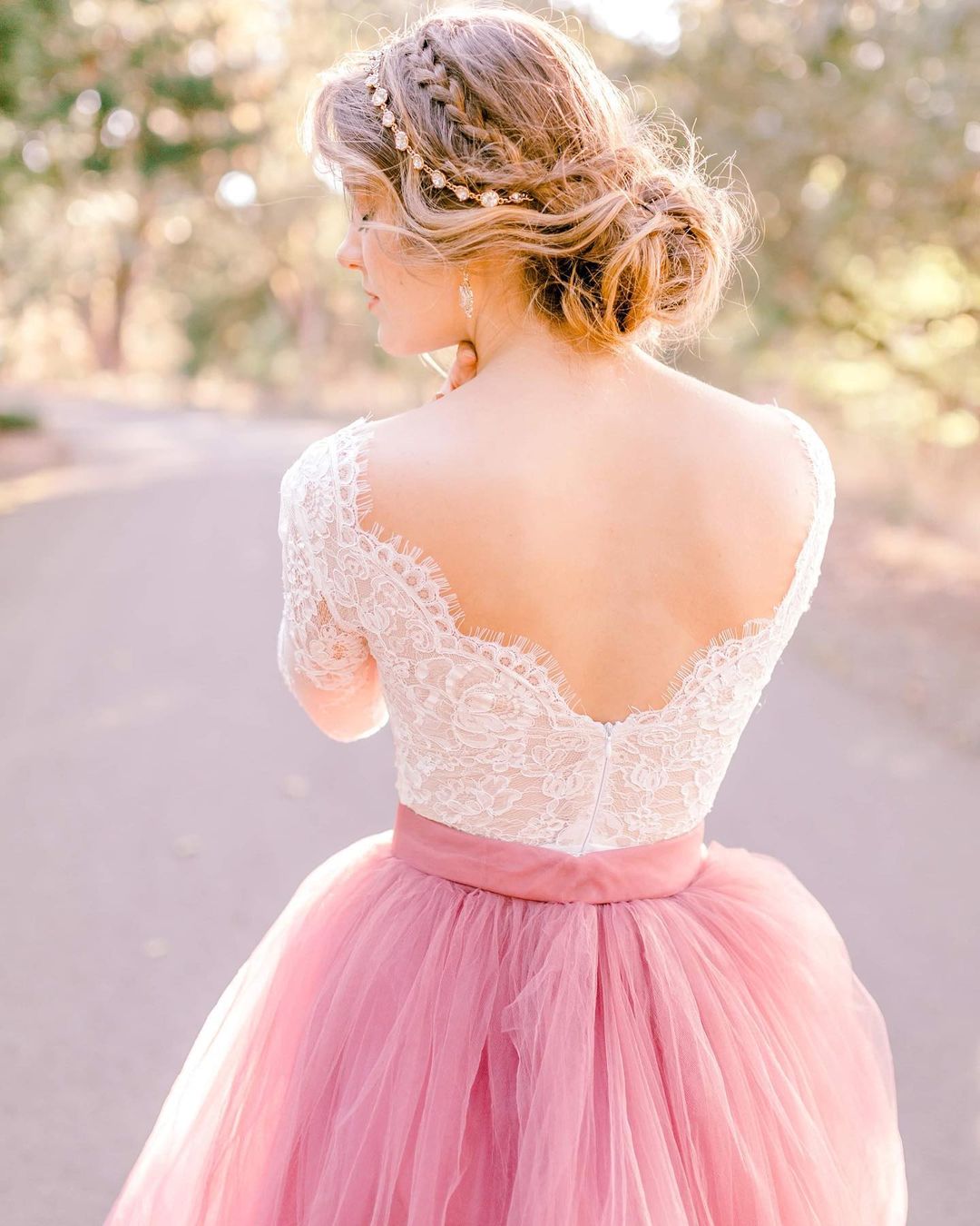 2023 Blush Pink Country Bohemain Wedding Dresses Sheer Lace Long Sleeve Backless Layers Tulle Skirt Summer Garden Beach Bridal Gowns Boho Robes BC1515