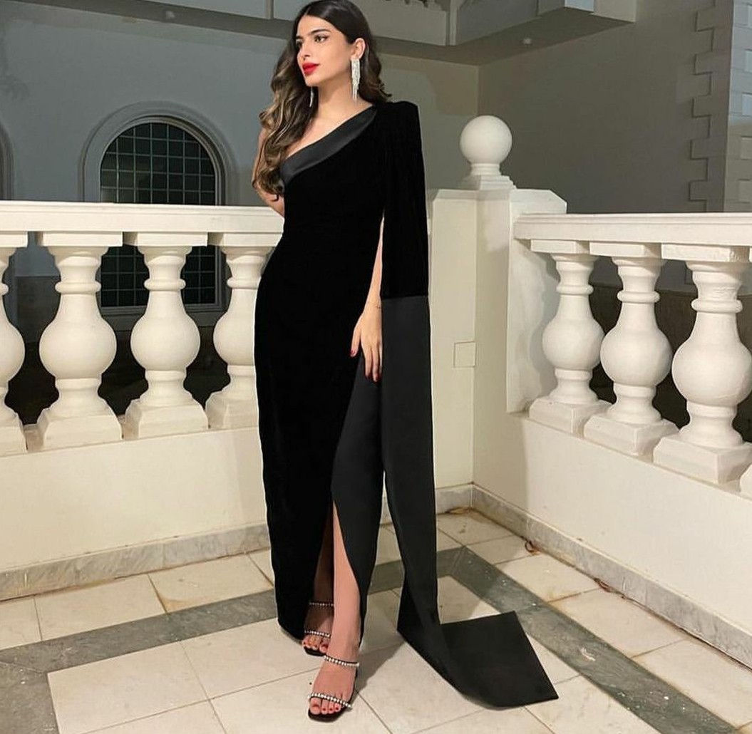 Elegant Long Stretchy Satin Evening Dresses Mermaid One Shoulder Side Slit Black Formal Prom Gowns Abendkleider Robes de Soiree for Women